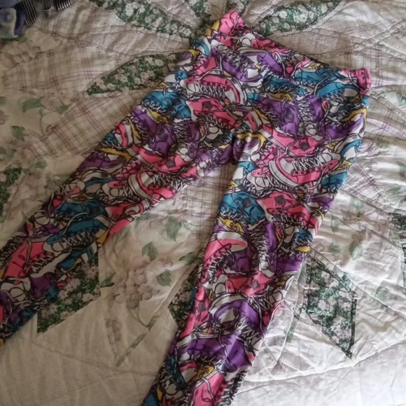 LULAROE SNEAKER PRINT LEGGINGS - Picture 1 of 3